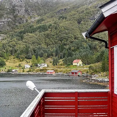 Three-bedroom Holiday In 4 *