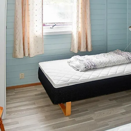 Three-bedroom Holiday In 4 *