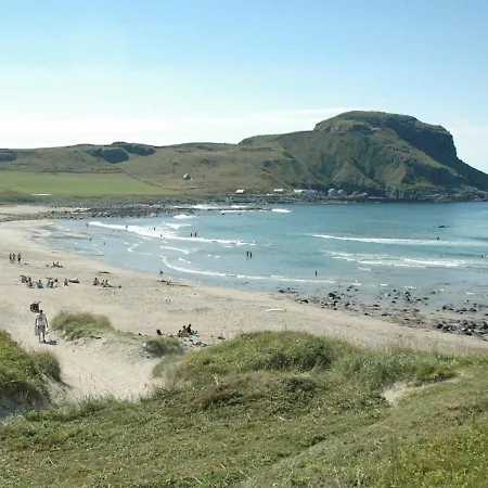 Three-bedroom Holiday In 4 * Selje