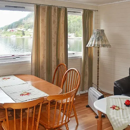 Apartment Three-bedroom Holiday In 4 Selje