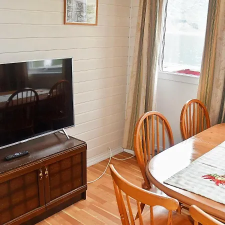 Apartment Three-bedroom Holiday In 4 Selje