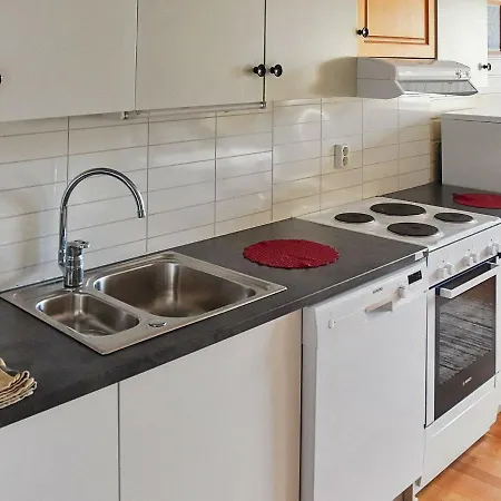 Three-bedroom Holiday In 4 * Selje