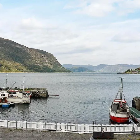 Three-bedroom Holiday In 4
