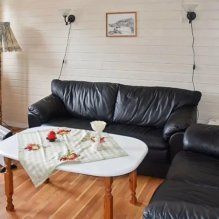 Apartment Three-bedroom Holiday In 4